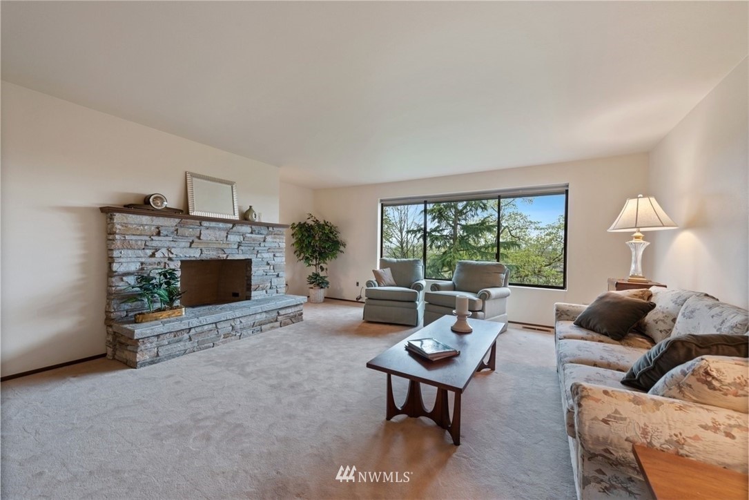 1615 Lake Avenue South Renton, WA 98055 - Photo 2 of 18 Gallery Image 2
