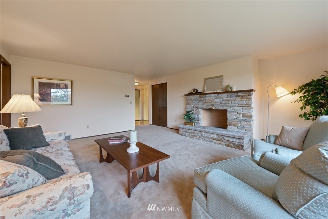 1615 Lake Avenue South Renton, WA 98055 - Photo 3 of 18 Gallery Image 3