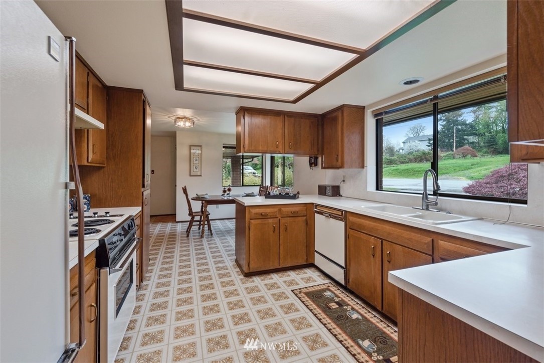1615 Lake Avenue South Renton, WA 98055 - Photo 5 of 18 Gallery Image 5