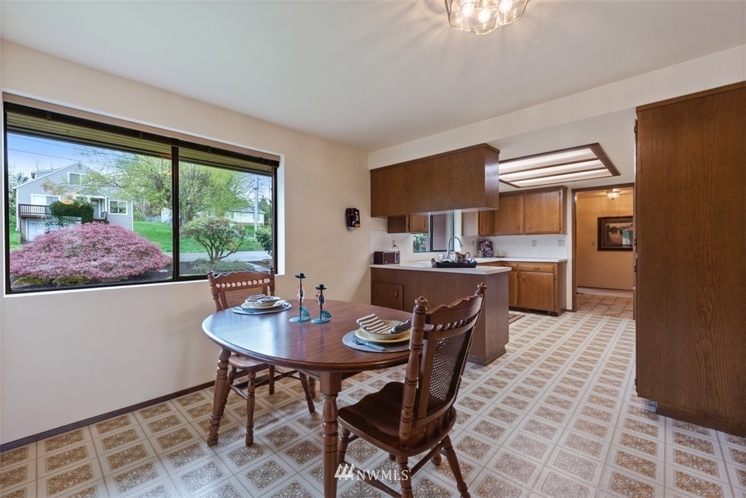 1615 Lake Avenue South Renton, WA 98055 - Photo 6 of 18 Gallery Image 6