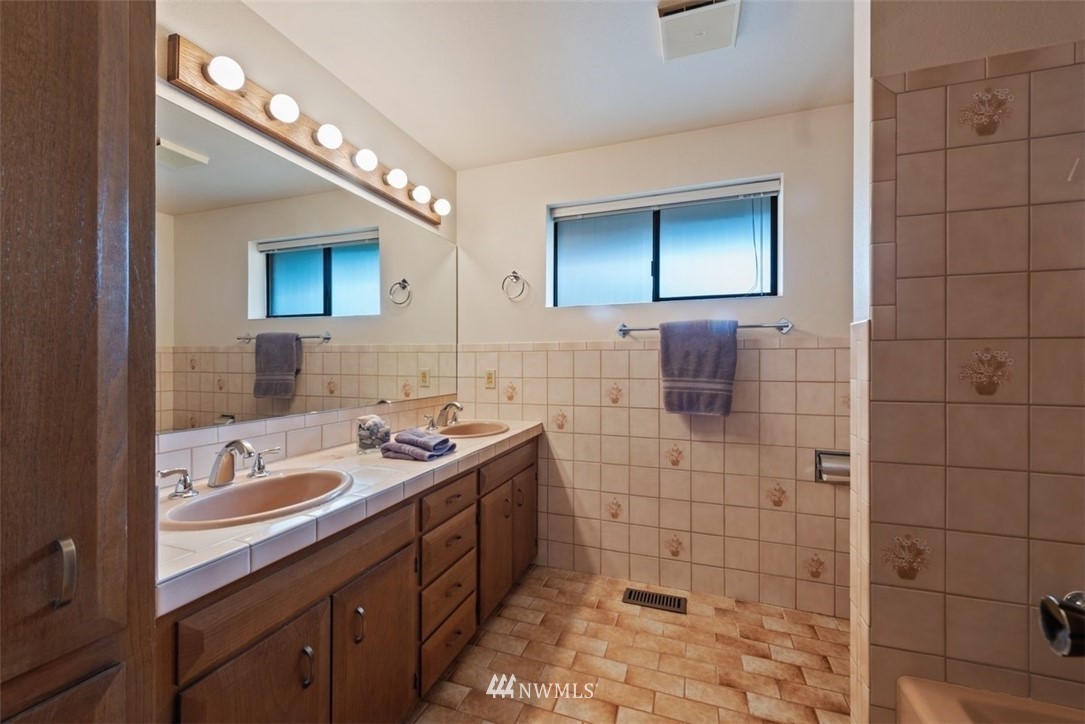 1615 Lake Avenue South Renton, WA 98055 - Photo 9 of 18 Gallery Image 9