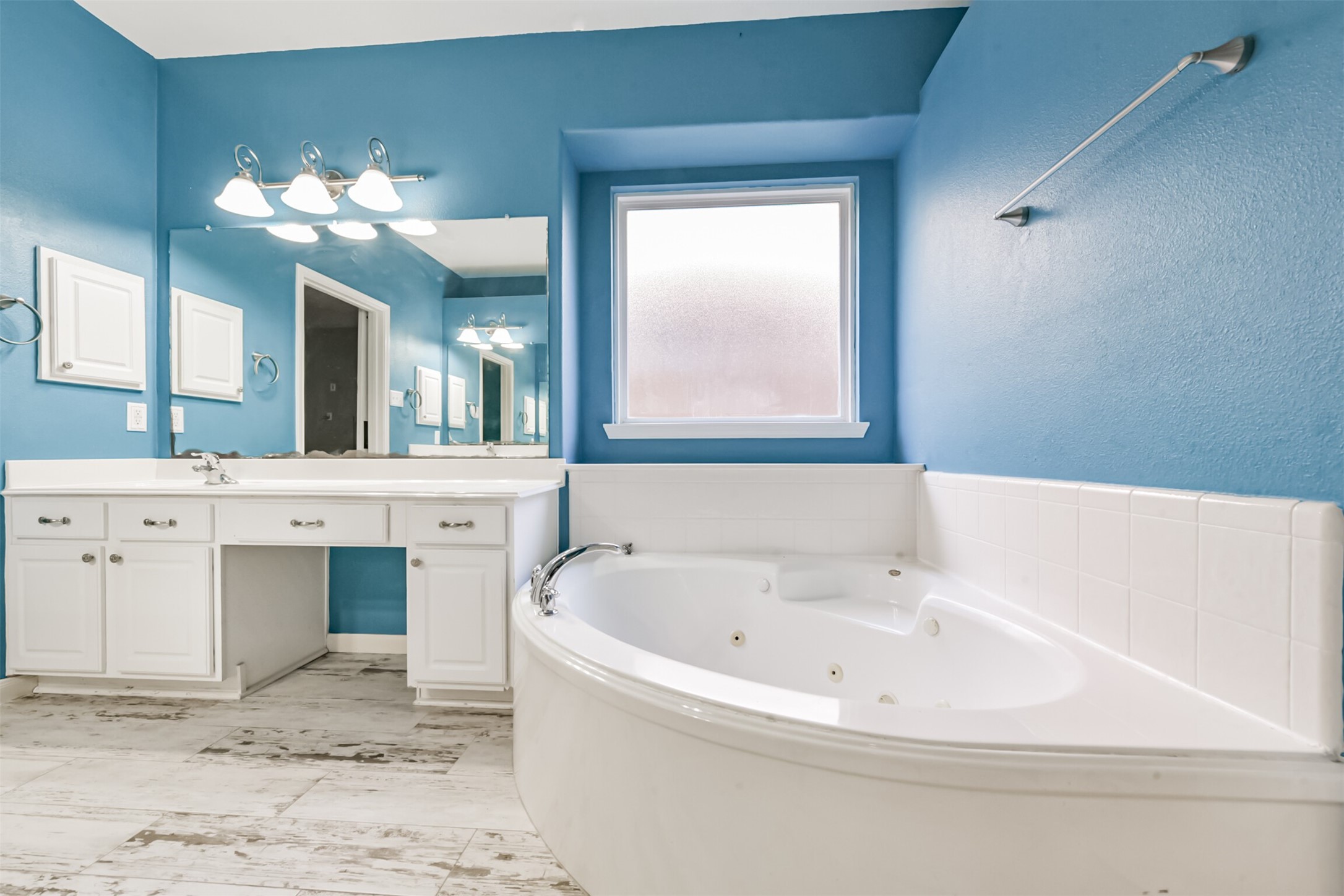 3919 Copper Creek Baytown, TX 77521 - Photo 29 of 50 a bathroom with a bathtub a sink and a large mirror