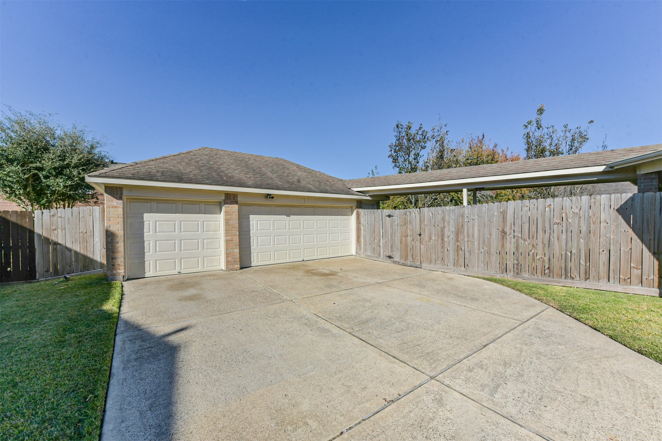 3919 Copper Creek Baytown, TX 77521 - Photo 43 of 50 front view of a house with a yard