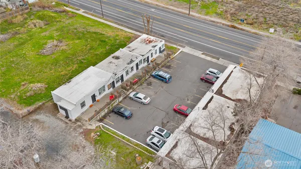 a view of an outdoor space