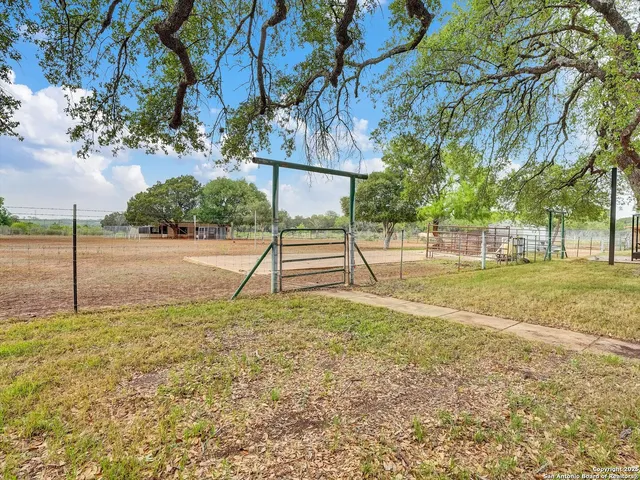 $1,160,000 | 13055 Tonne Drive East, New Braunfels, TX 78132