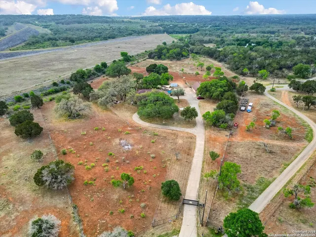 $1,160,000 | 13055 Tonne Drive East, New Braunfels, TX 78132