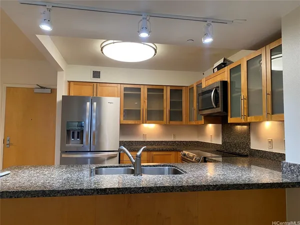 $4,100 | 600 Queen Street, Unit 1208, Honolulu, HI 96813