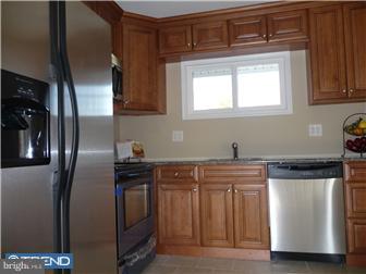 19 Gooseneck Road Levittown, PA 19057 - Photo 4 of 10 Kitchen