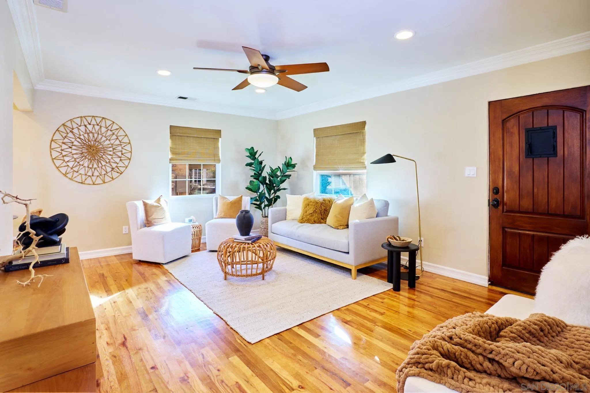 4591 68th Street La Mesa, CA 91942 - Photo 4 of 19 Living Room