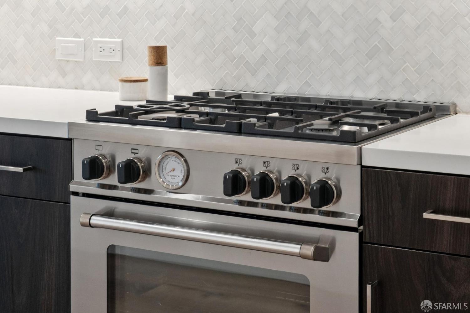 1288 Howard Street, Unit 317 San Francisco, CA 94103 - Photo 13 of 57 a close view of stove top oven