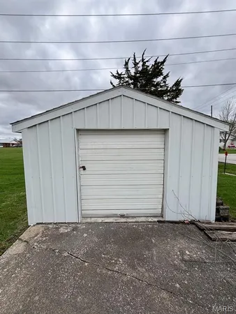 $185,000 | 106 West Elm Street, Shelbina, MO 63468