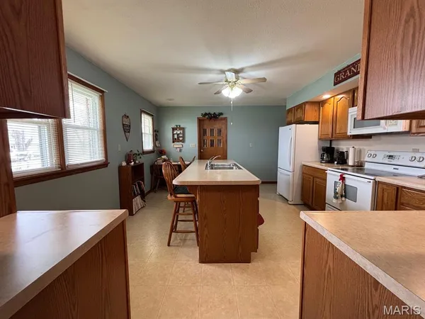 $185,000 | 106 West Elm Street, Shelbina, MO 63468