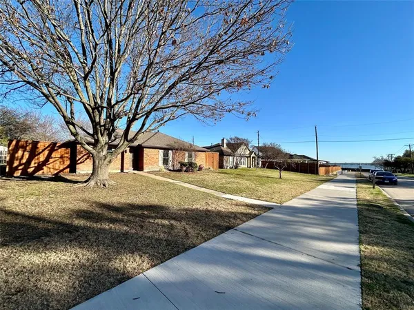 $2,300 | 2218 Fuqua Road, Rowlett, TX 75088
