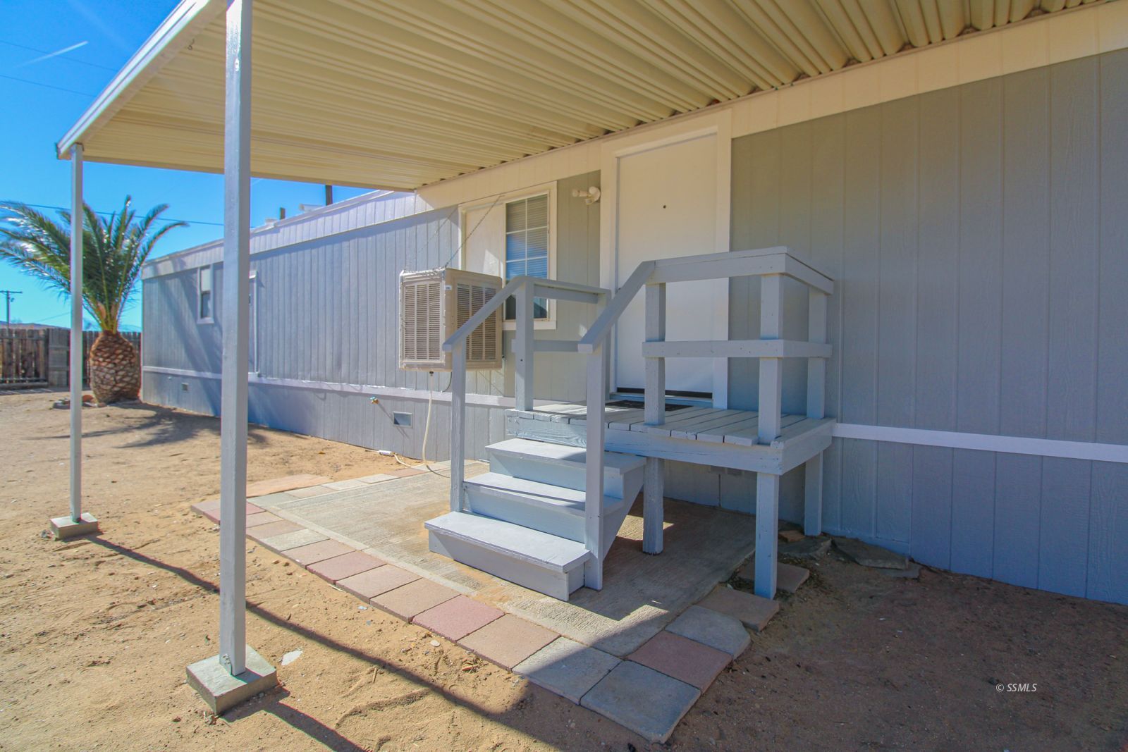 1441 West Iowa Avenue Ridgecrest, CA 93555 - Photo 5 of 27 a view of a chairs and table in the patio