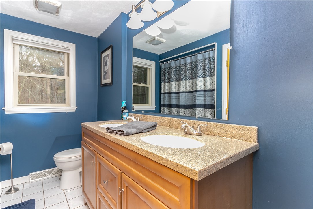 7 Jade Road Coventry, RI 02816 - Photo 19 of 29
