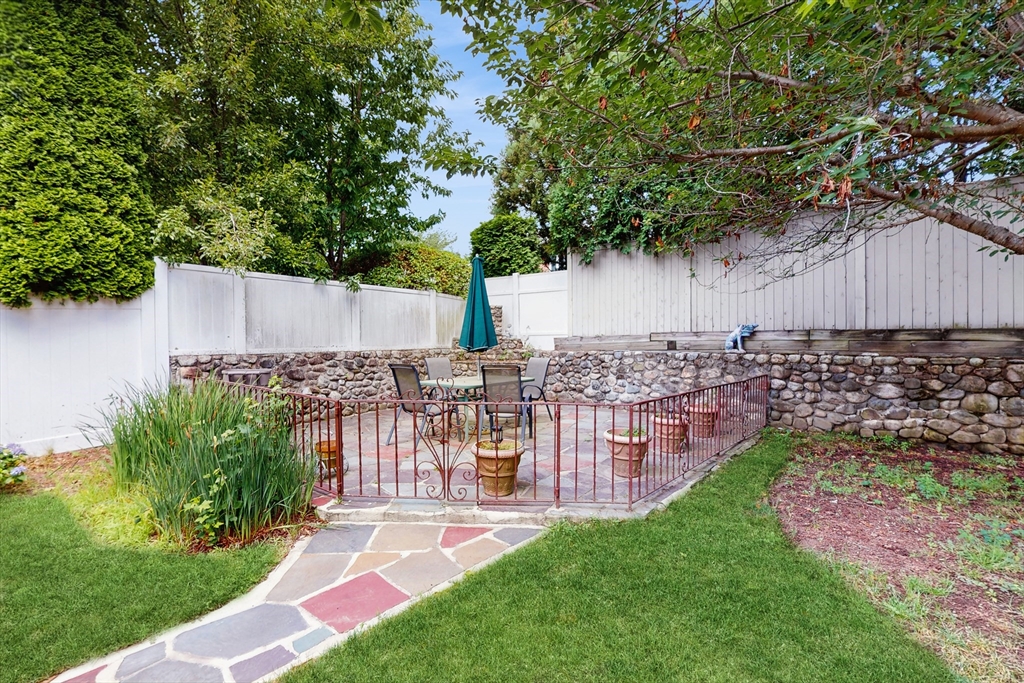 36 Lorna Road Newton, MA 02459 - Photo 17 of 18