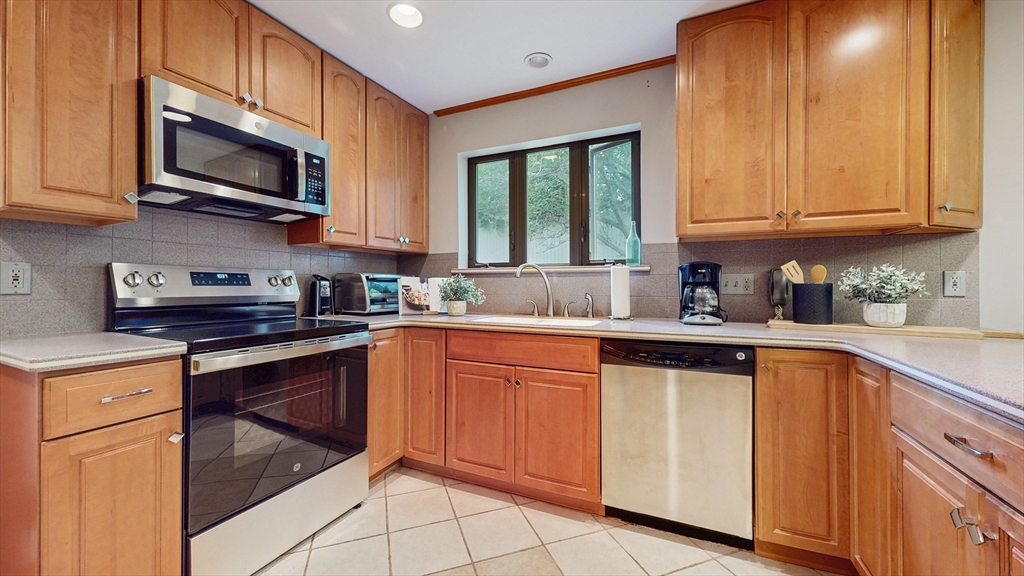 36 Lorna Road Newton, MA 02459 - Photo 6 of 18