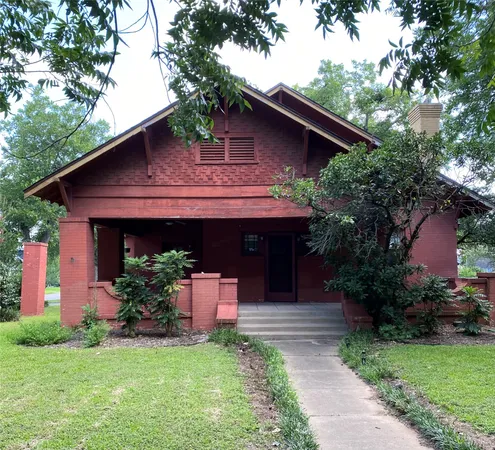 $1,900 | 700 North Main Street, Elgin, TX 78621