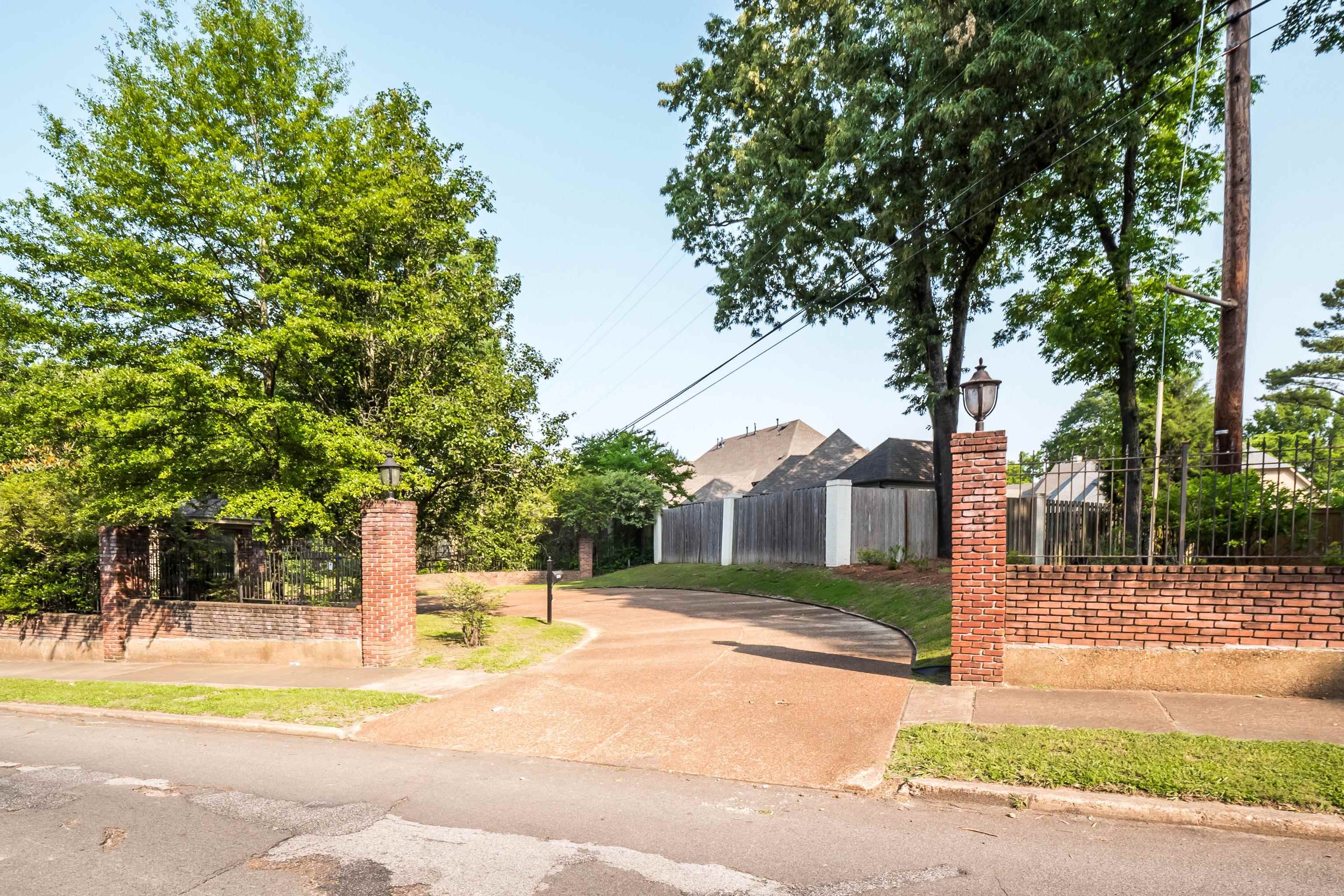 5270 Walnut Grove Road Memphis, TN 38120 - Photo 5 of 25 a view of a house with a outdoor space