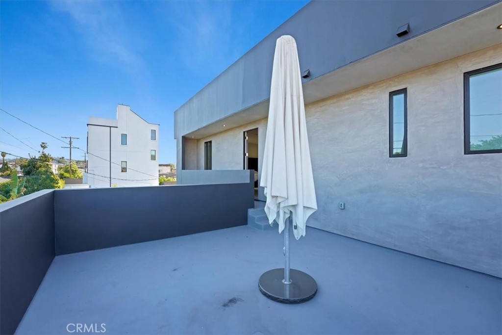 2012 South Curson Avenue Los Angeles, CA 90016 - Photo 16 of 40 a room with a table