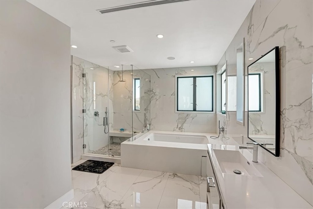 2012 South Curson Avenue Los Angeles, CA 90016 - Photo 18 of 40 a spacious bathroom with a tub sink and mirror