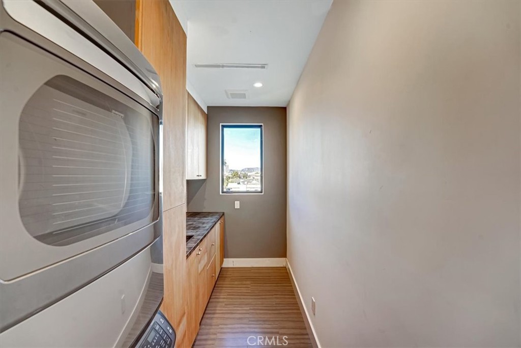 2012 South Curson Avenue Los Angeles, CA 90016 - Photo 21 of 40 a bathroom with a bathtub and a shower
