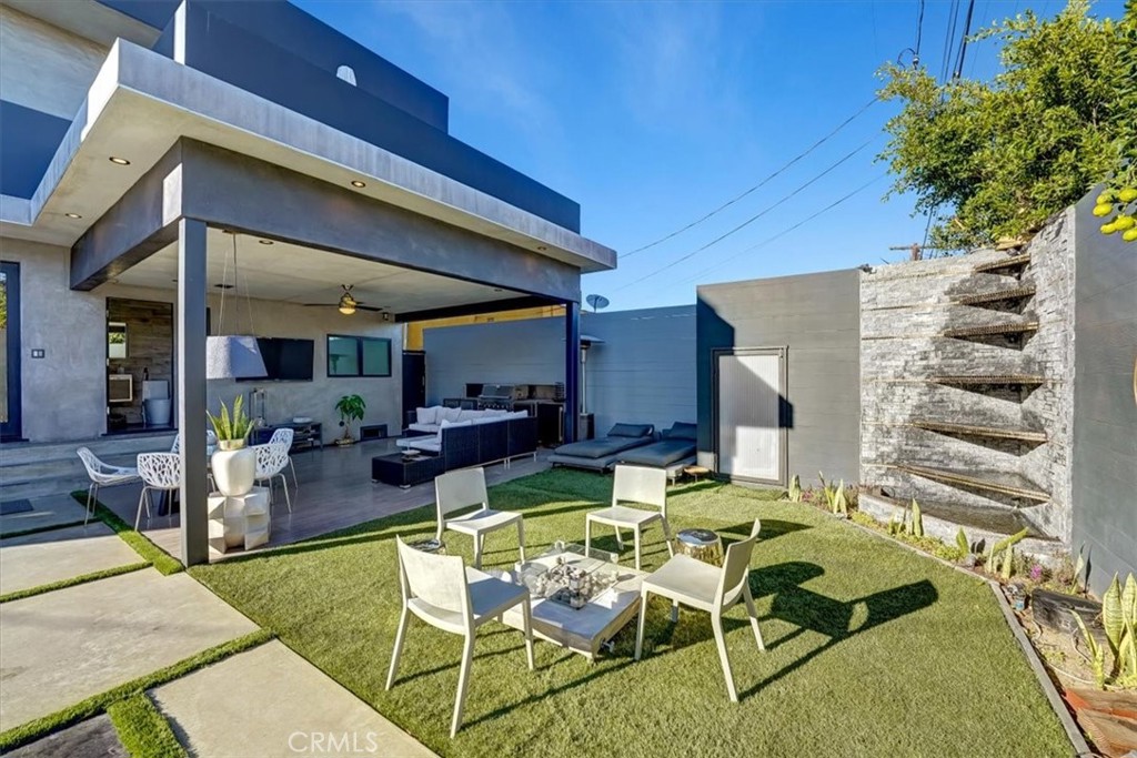 2012 South Curson Avenue Los Angeles, CA 90016 - Photo 32 of 40 a view of a patio with table and chairs and potted plants