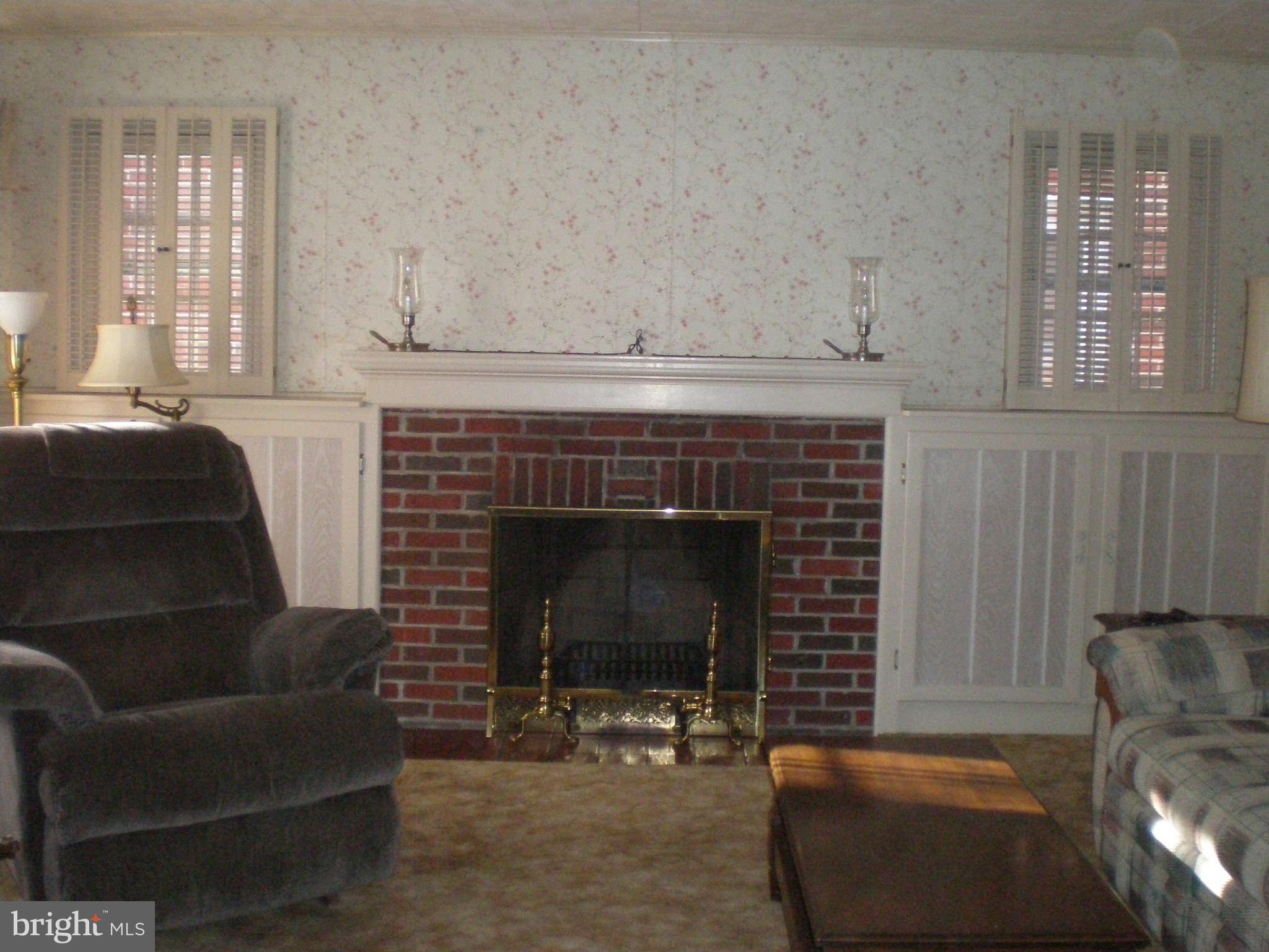 205 Devonshire Road Hagerstown, MD 21740 - Photo 6 of 20 Living Room