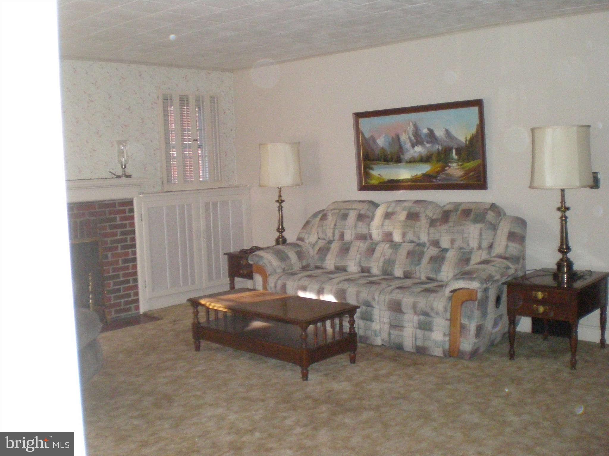 205 Devonshire Road Hagerstown, MD 21740 - Photo 7 of 20 Living Room