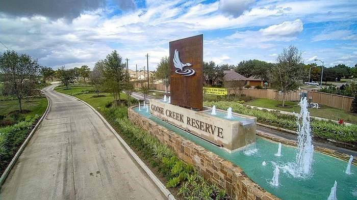 4027 Spurwing Lane Baytown, TX 77521 - Photo 32 of 34 Subdivision Entrance