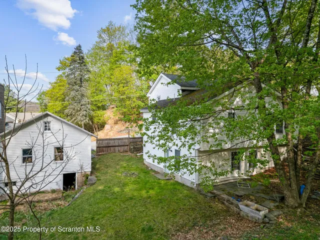 a view of a house with a backyard