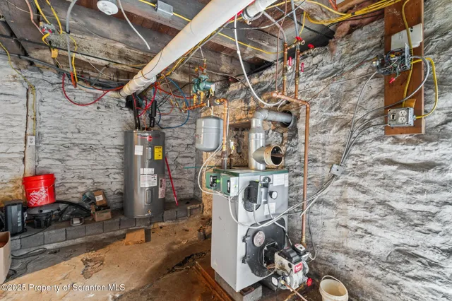a view of a livingroom with furniture