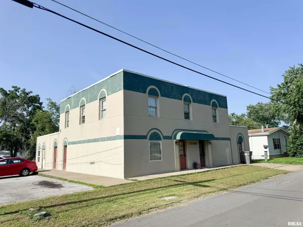 $195,000 | 1106 West Hendrickson Street, Marion, IL 62959