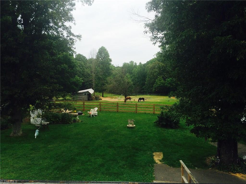 8855 Broad Street Rural Hall, NC 27045 - Photo 22 of 26 Summertime living