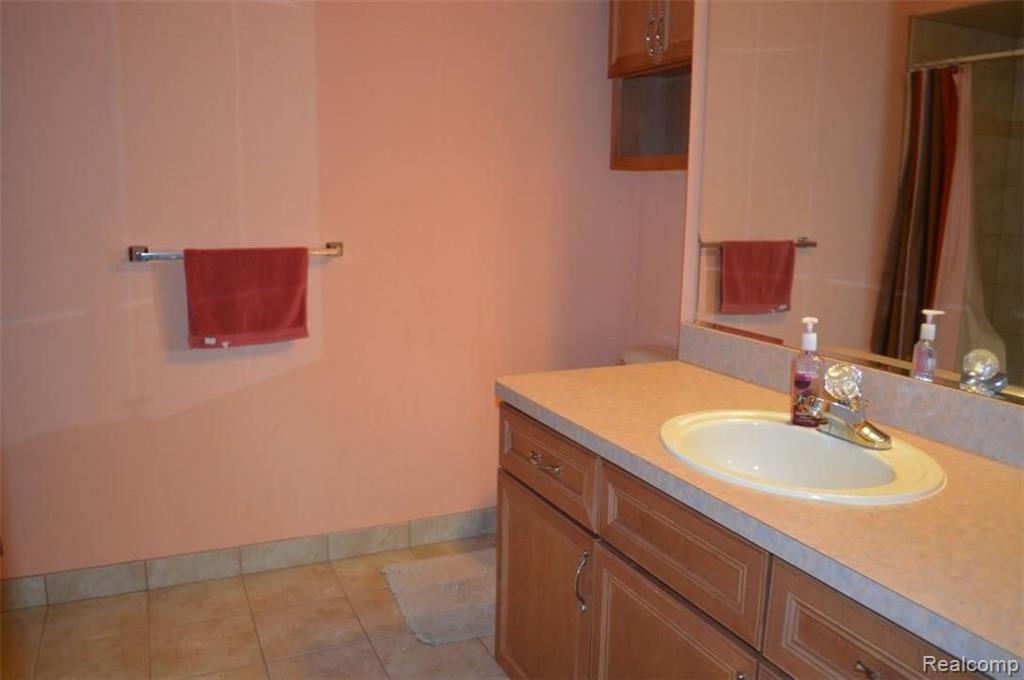 53455 Foss Road Macomb, MI 48042 - Photo 9 of 20