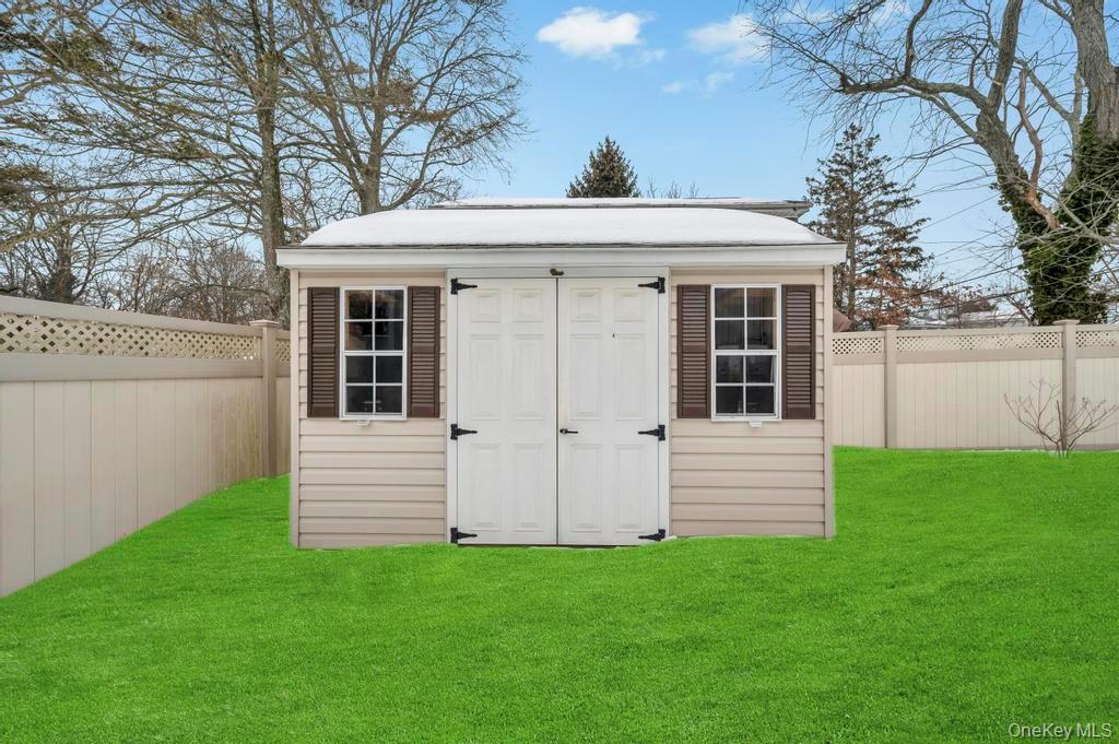 178 Gerhard Road Plainview, NY 11803 - Photo 18 of 19