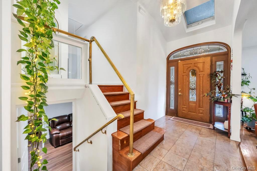 178 Gerhard Road Plainview, NY 11803 - Photo 4 of 19