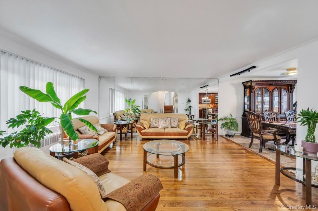 178 Gerhard Road Plainview, NY 11803 - Photo 5 of 19