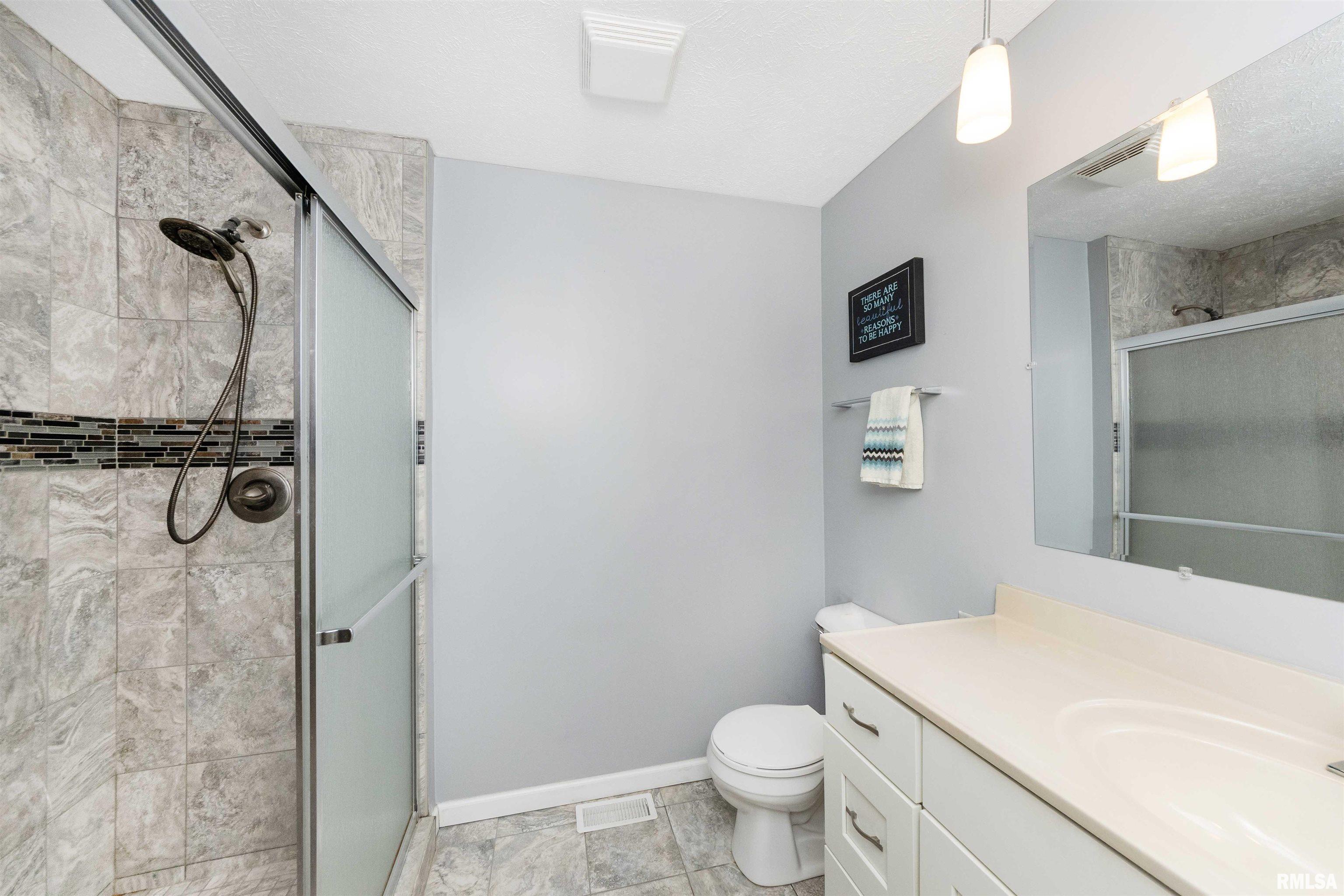 604 Dallas Road Washington, IL 61571 - Photo 14 of 49 Gallery Image 14