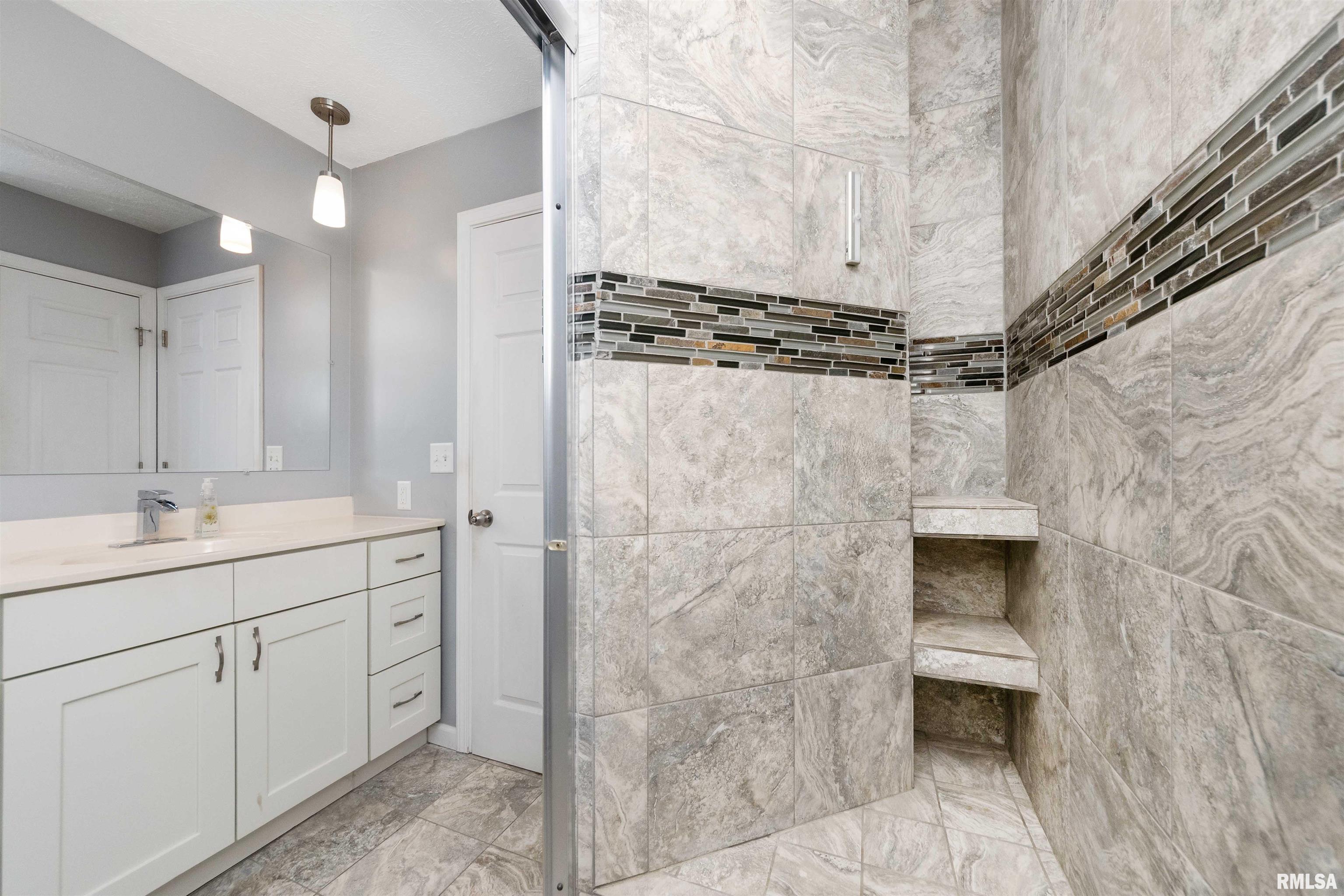 604 Dallas Road Washington, IL 61571 - Photo 15 of 49 Gallery Image 15