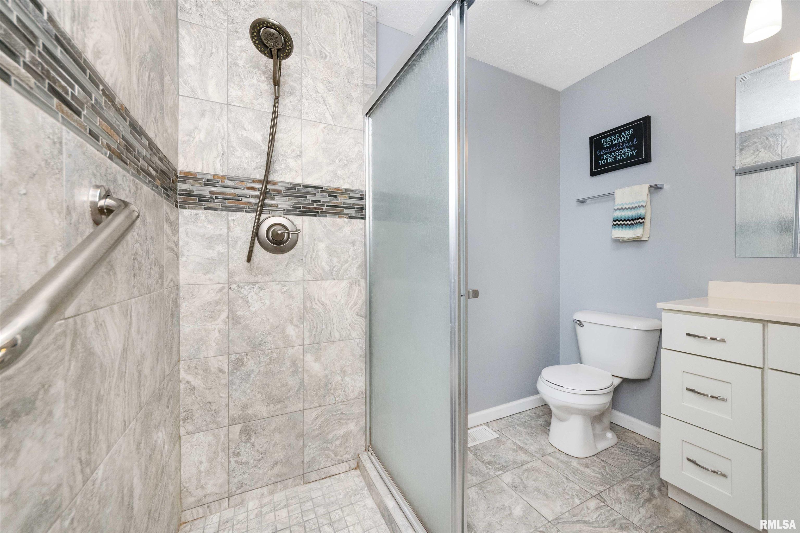 604 Dallas Road Washington, IL 61571 - Photo 16 of 49 Gallery Image 16