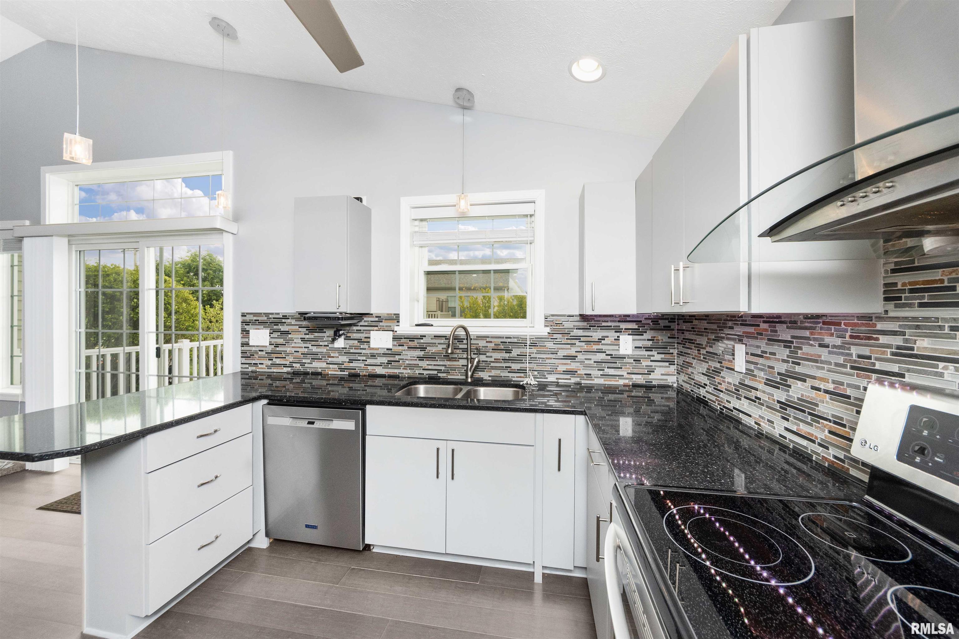 604 Dallas Road Washington, IL 61571 - Photo 29 of 49 Gallery Image 29