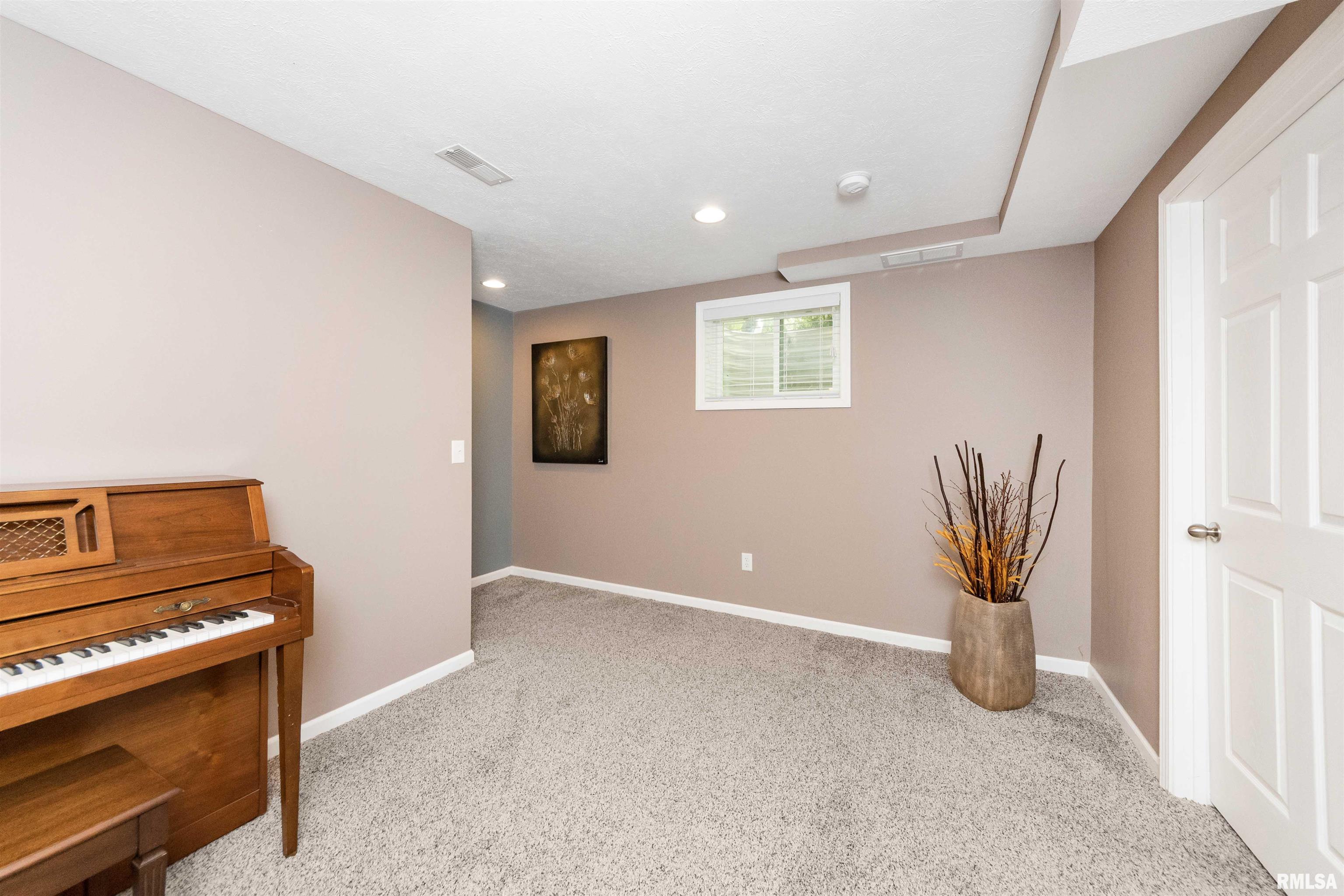 604 Dallas Road Washington, IL 61571 - Photo 37 of 49 Gallery Image 37