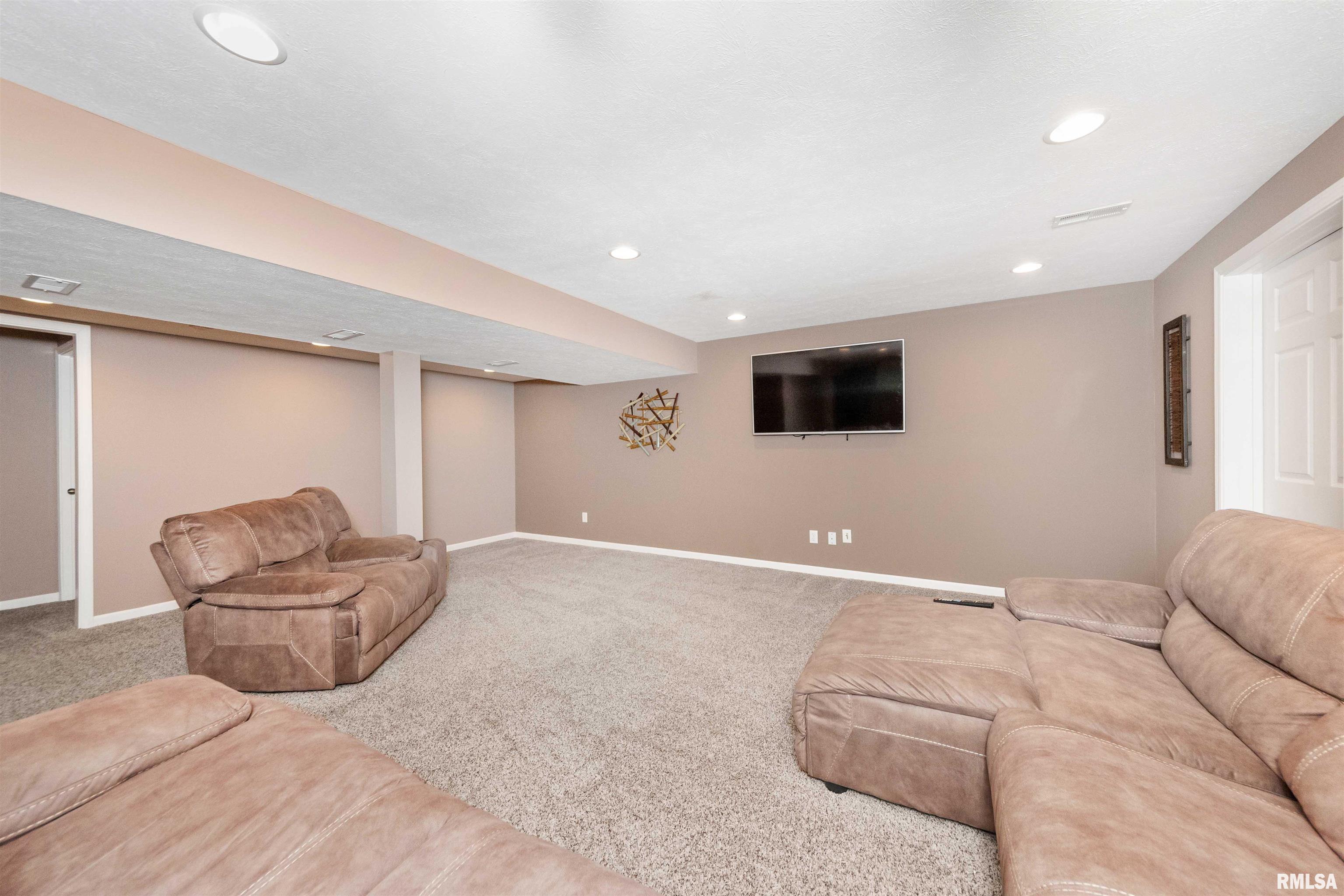 604 Dallas Road Washington, IL 61571 - Photo 38 of 49 Gallery Image 38