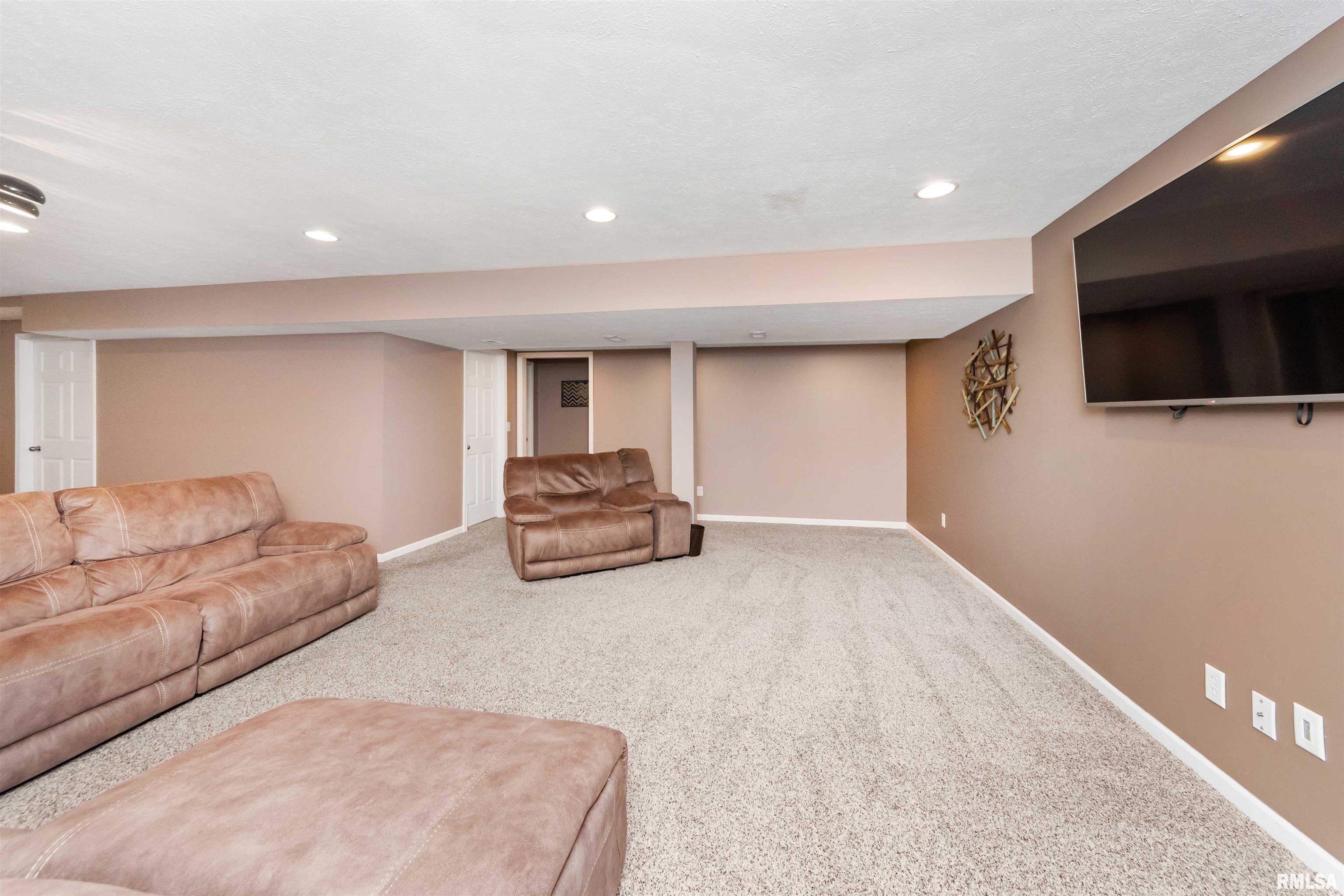 604 Dallas Road Washington, IL 61571 - Photo 39 of 49 Gallery Image 39