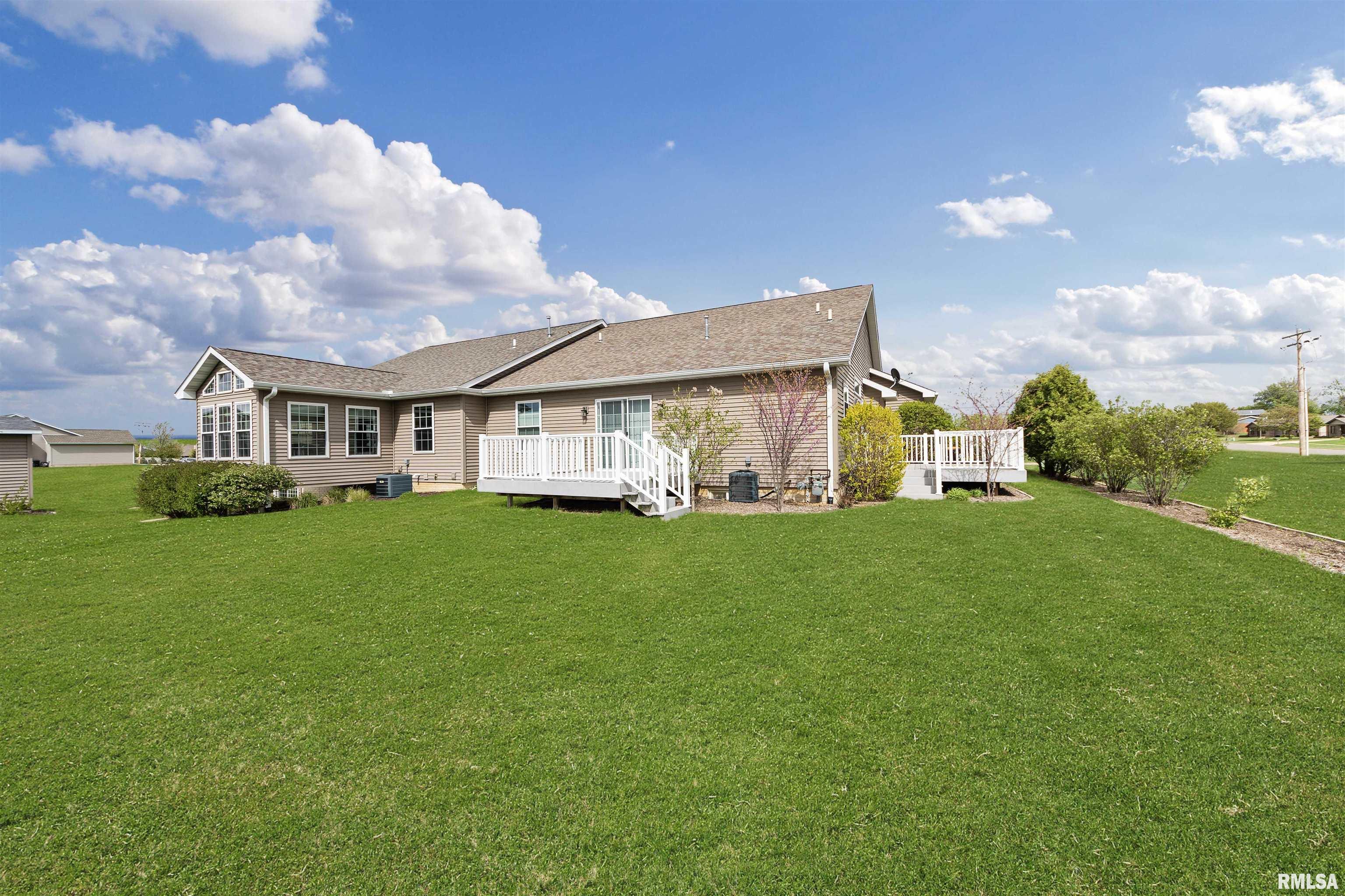 604 Dallas Road Washington, IL 61571 - Photo 4 of 49 Gallery Image 4