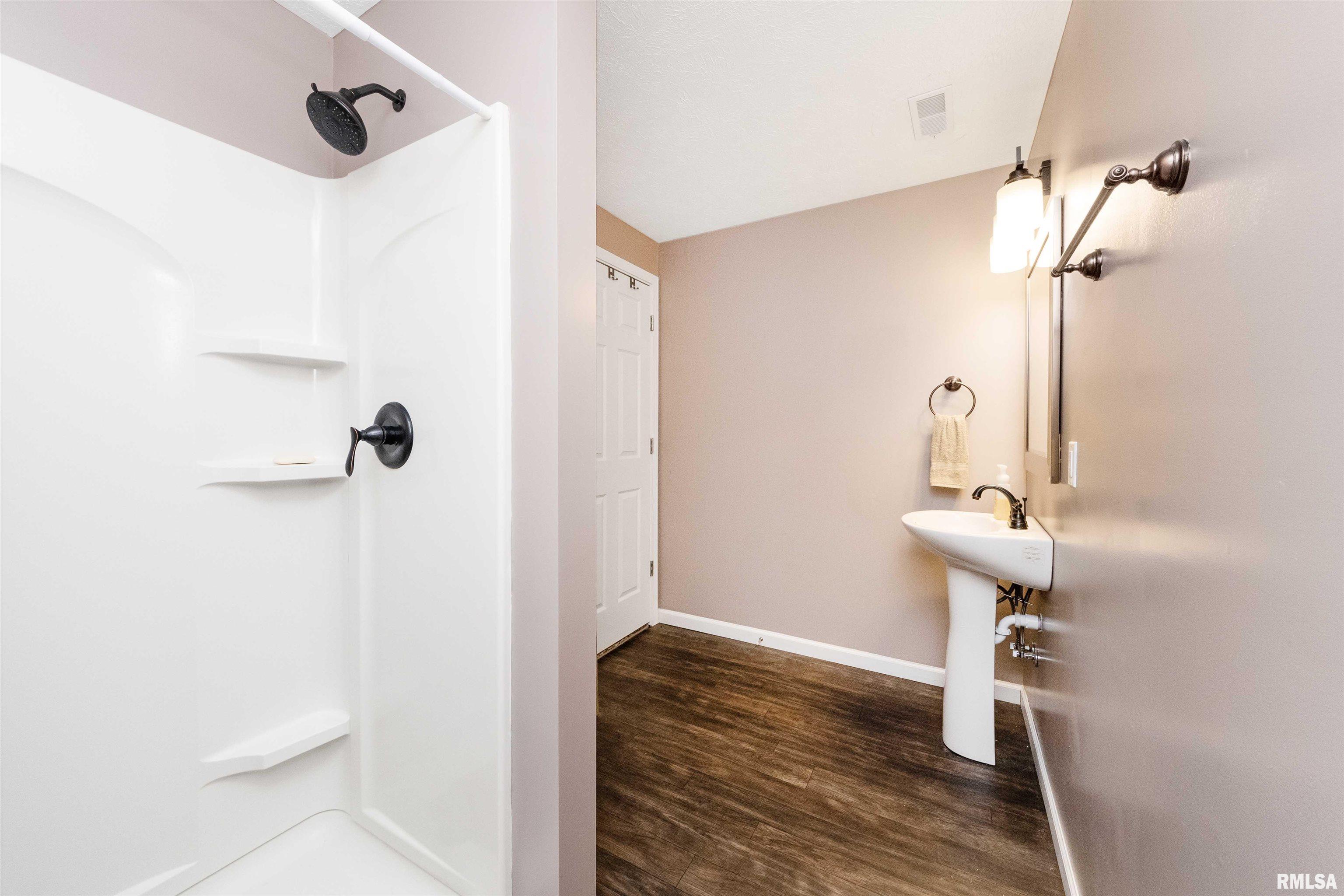 604 Dallas Road Washington, IL 61571 - Photo 43 of 49 Gallery Image 43