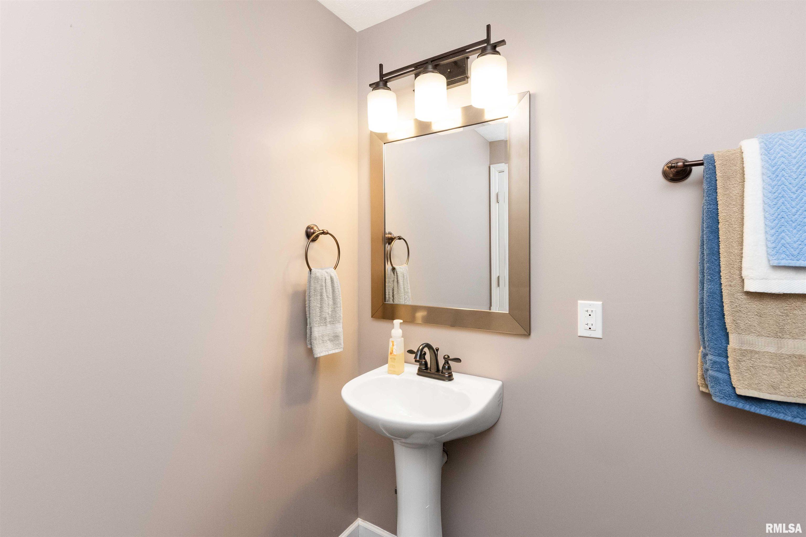 604 Dallas Road Washington, IL 61571 - Photo 45 of 49 Gallery Image 45