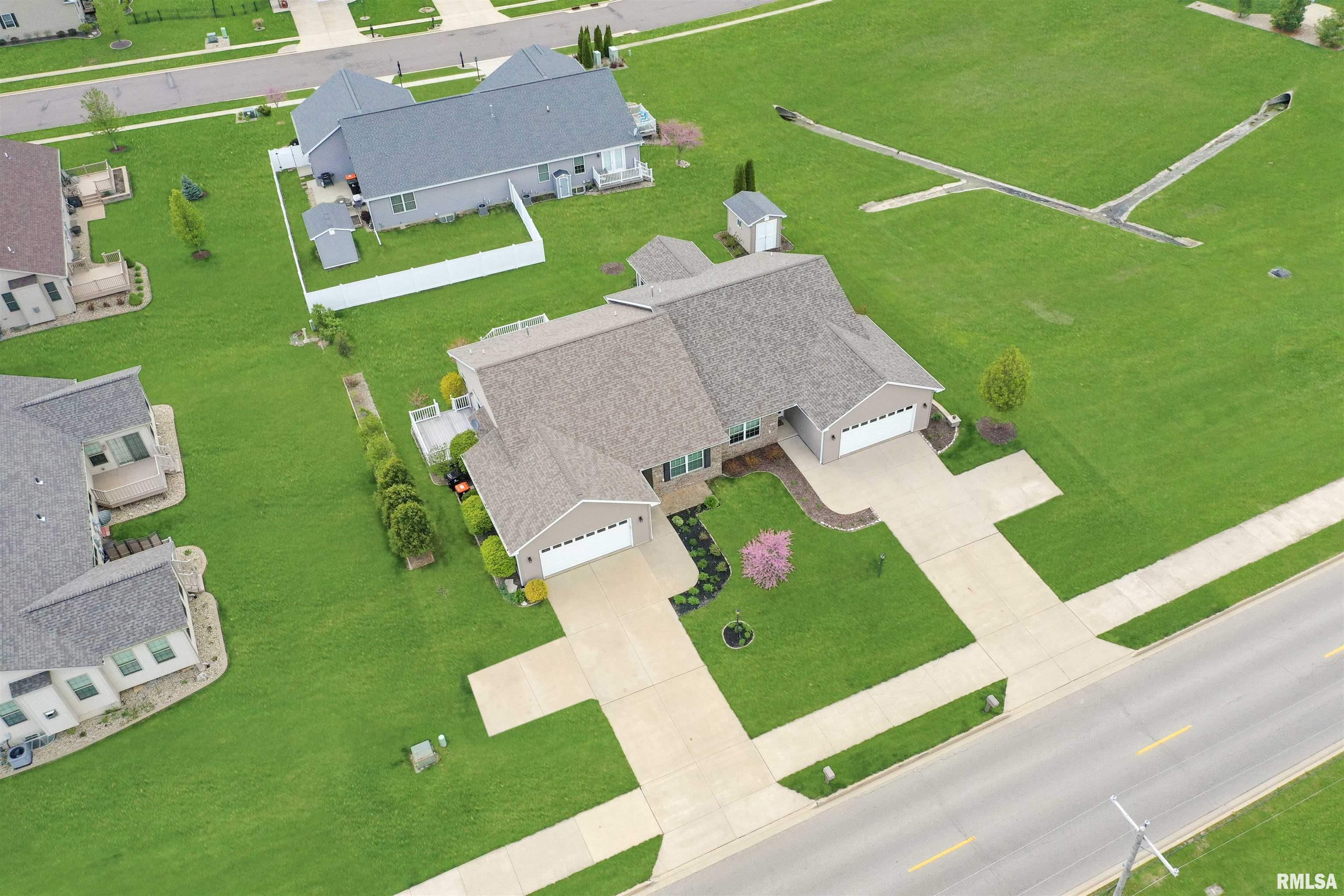 604 Dallas Road Washington, IL 61571 - Photo 7 of 49 Gallery Image 7
