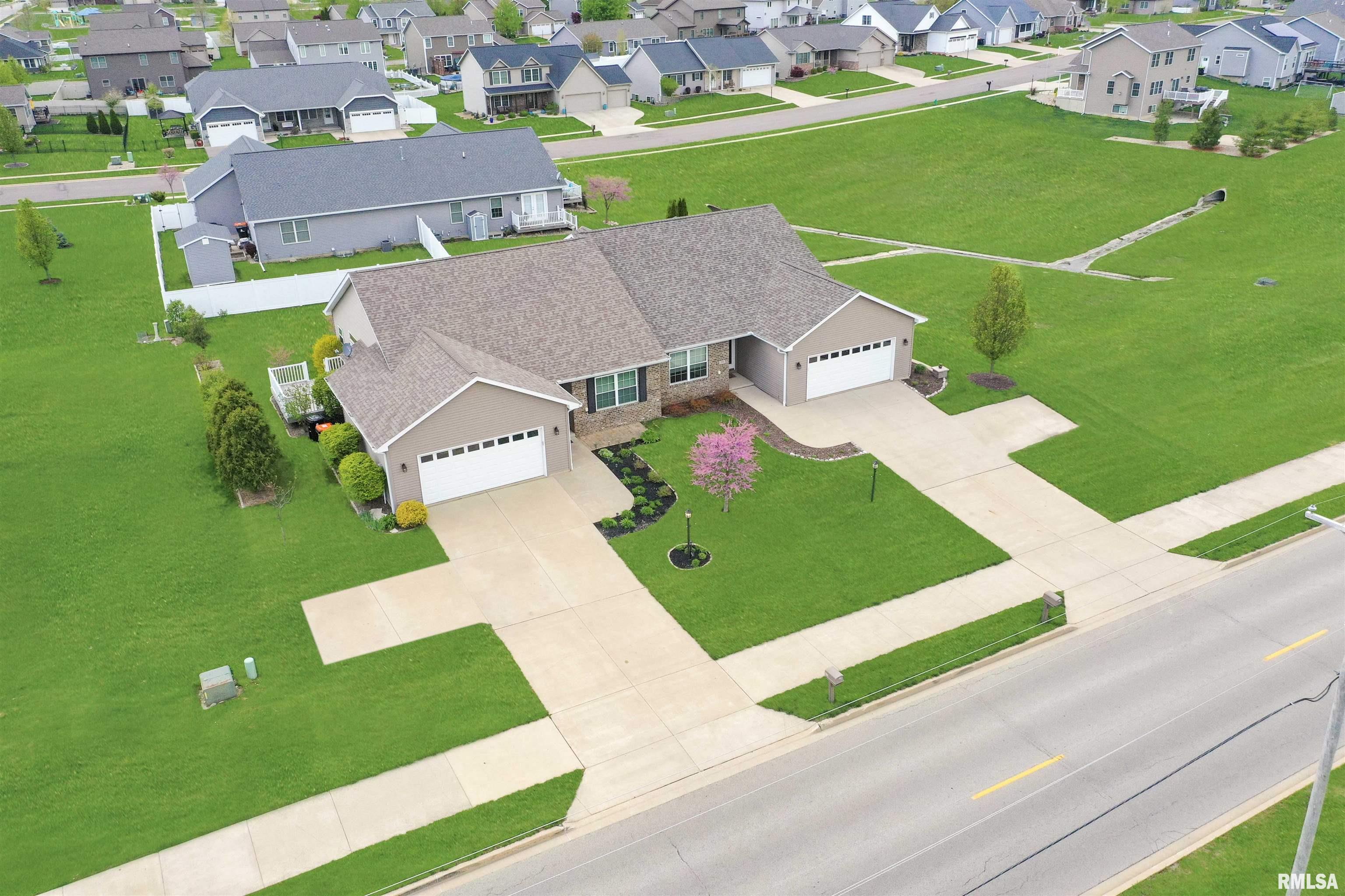604 Dallas Road Washington, IL 61571 - Photo 8 of 49 Gallery Image 8